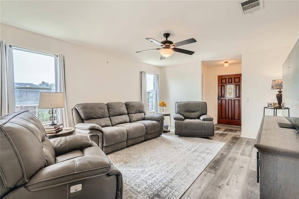104 Pond WAY, Hutto, TX 78634