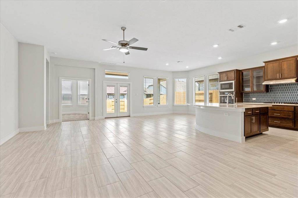 595 Wild Pecan LOOP, Buda, TX 78610
