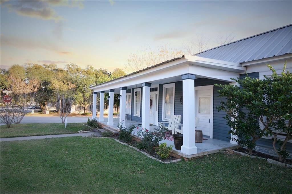 290 E Richmond ST, Giddings, TX 78942
