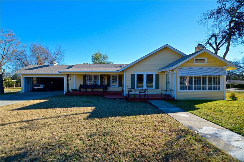 808 W 1st ST, Lampasas, TX 76550