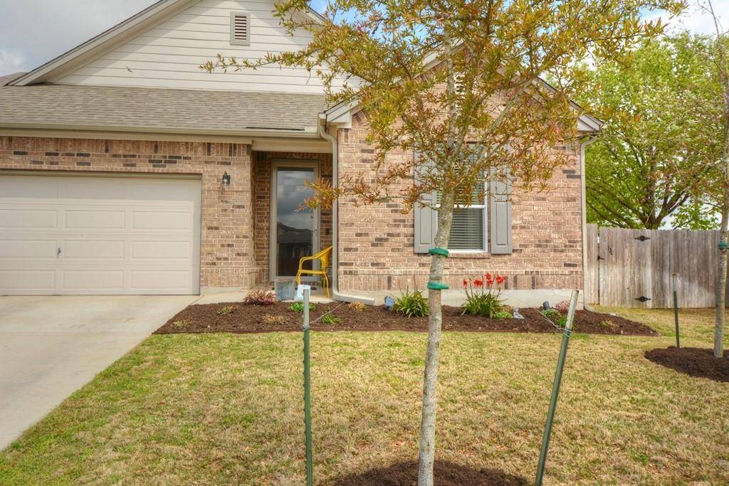 902 Estes PARK, Taylor, TX 76574