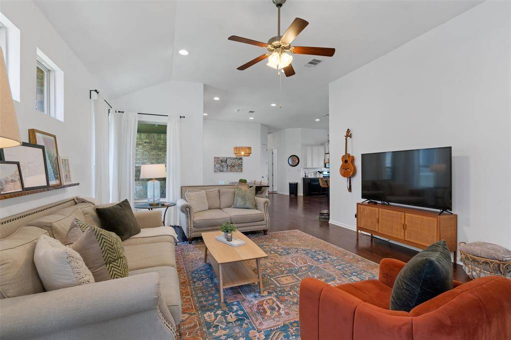 1233 Clearwing CIR, Georgetown, TX 78626