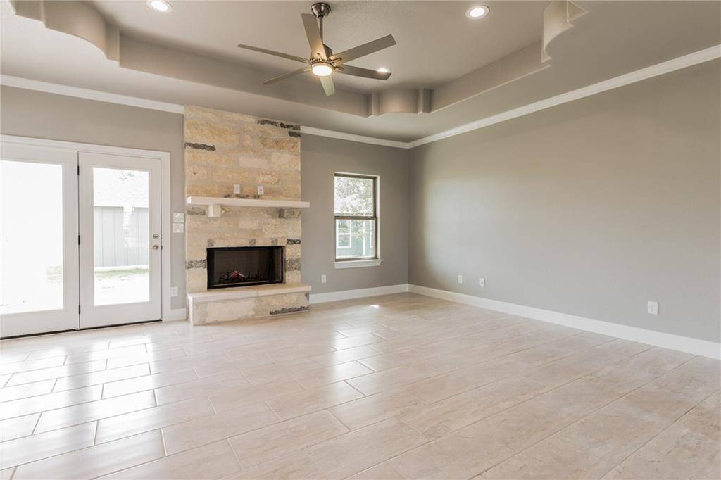 709 Chinkapin DR, Fredericksburg, TX 78624