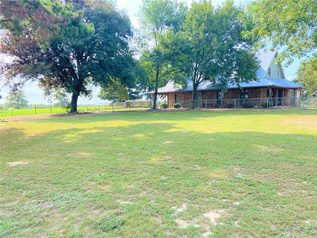 1493 County Road 419, Lexington, TX 78947