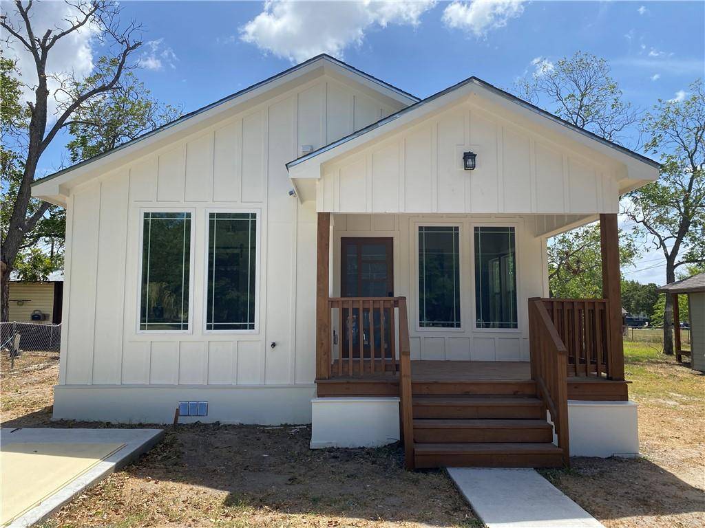 672 S Leon ST, Giddings, TX 78942