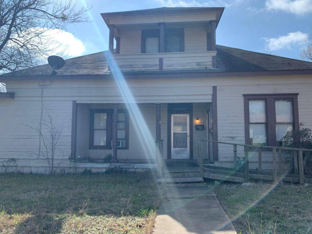 825 W 6th ST, Taylor, TX 76574