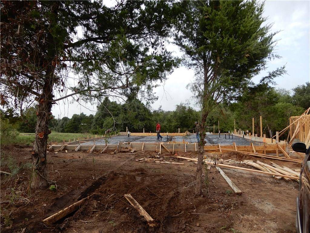 124 Ohana LN, Bastrop, TX 78602