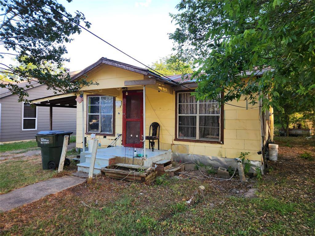 736 W Houston ST W, Giddings, TX 78942