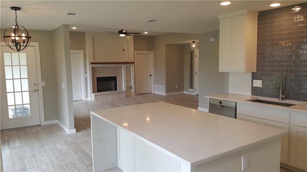 3001 Davis ST, Taylor, TX 76574