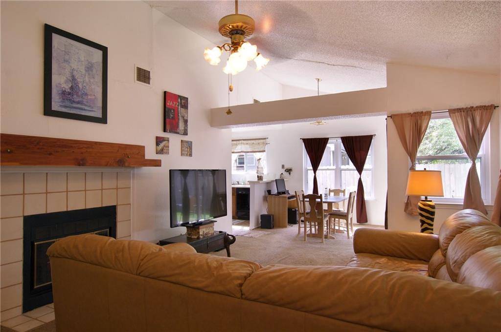 1017 Greenbriar LOOP, Round Rock, TX 78664