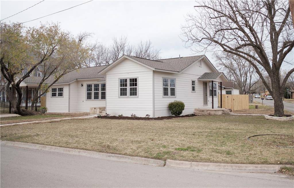 1104 W 7th ST, Taylor, TX 76574