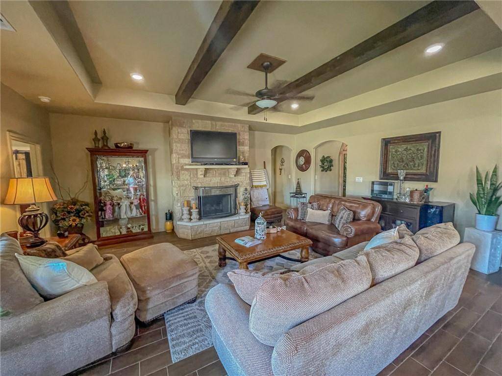 412 Jake DR, Jarrell, TX 76537