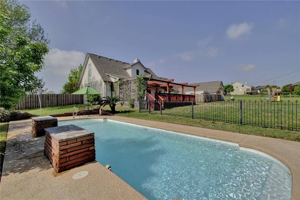 205 Morningside CIR, Hutto, TX 78634