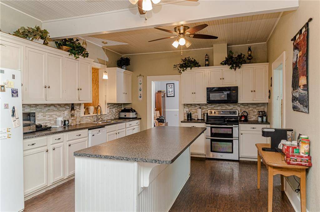 417 Giddings ST, Lexington, TX 78947