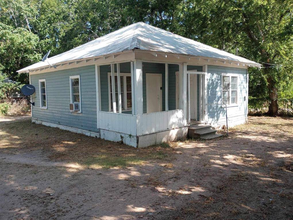 1003 W 9th ST, Cameron, TX 76520