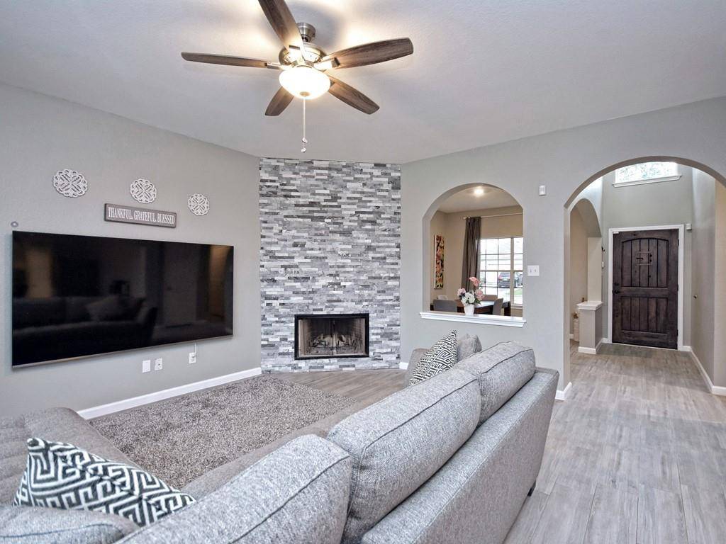 127 Almquist ST, Hutto, TX 78634