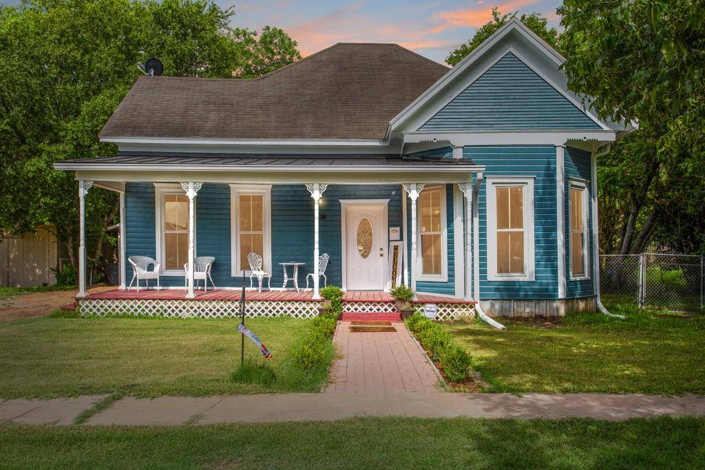 305 Park ST, Taylor, TX 76574