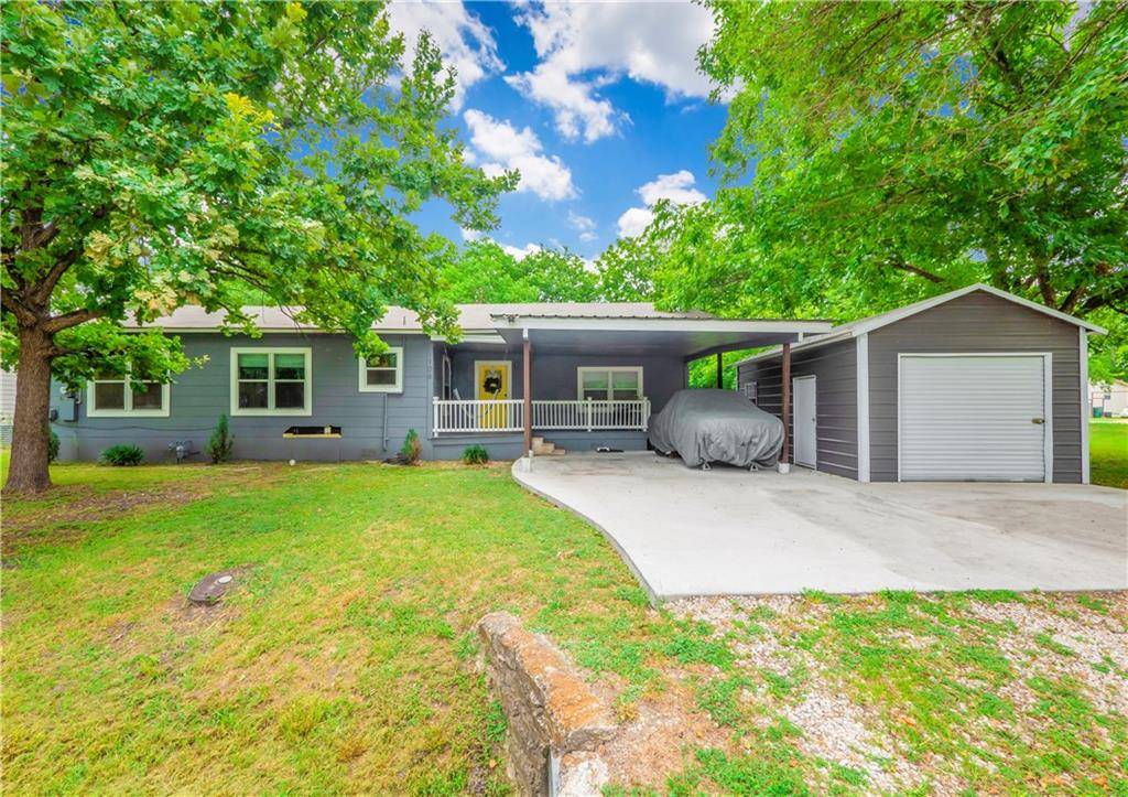 1106 Mills ST, Taylor, TX 76574
