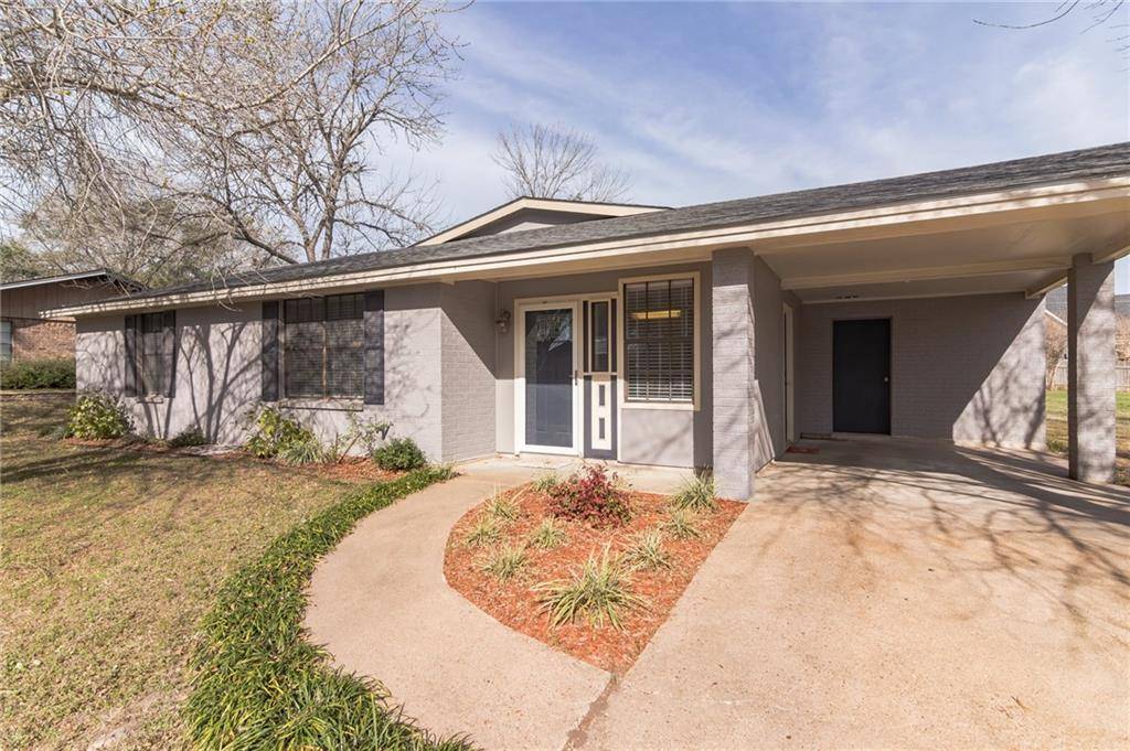 207 Montana DR, Shiner, TX 77984