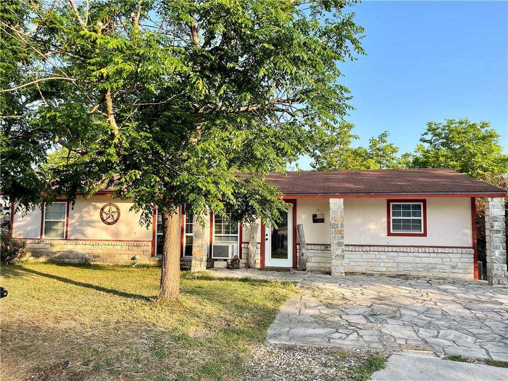 1106 W 3rd ST, Lampasas, TX 76550