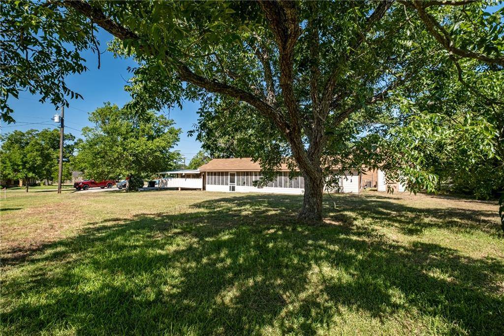 755 E Bellville ST, Giddings, TX 78942