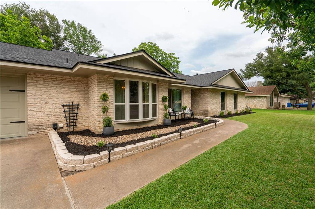 2700 Paula LN, Taylor, TX 76574