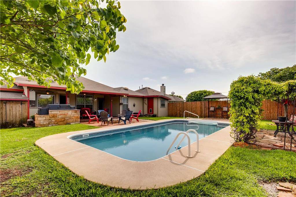 210 Warner BND, Hutto, TX 78634