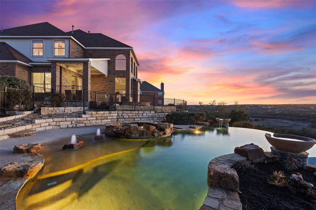 2702 Lakehurst RD, Spicewood, TX 78669