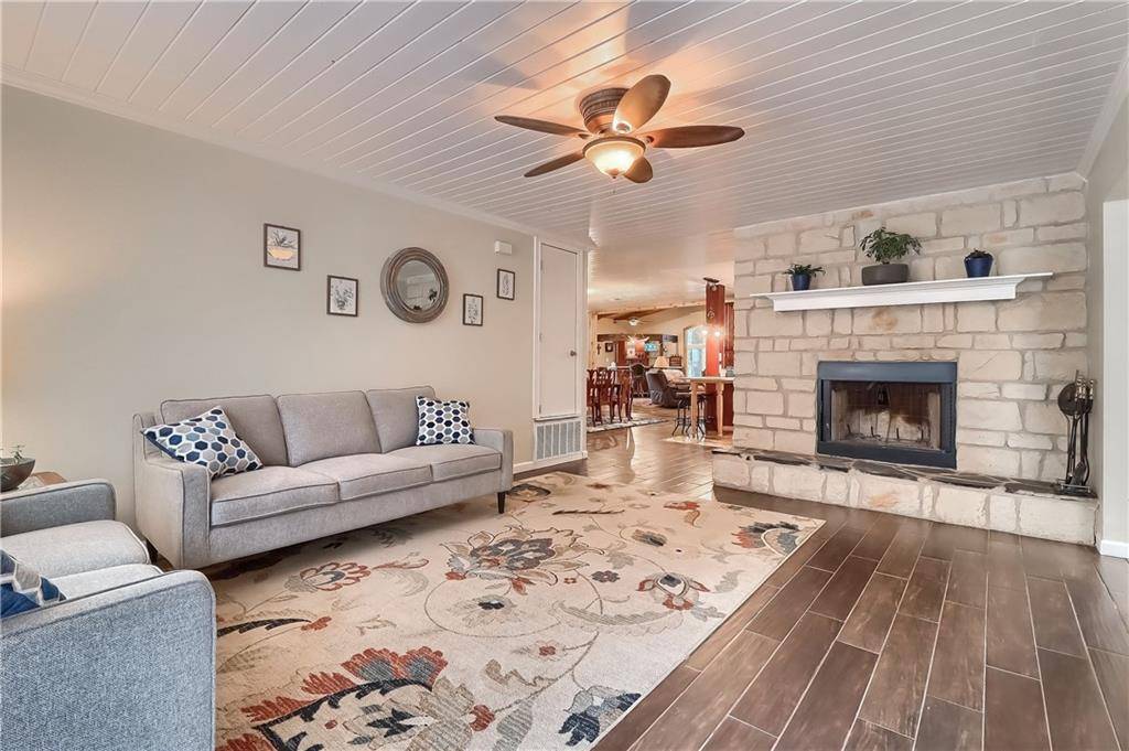 214 W Kaanapali LN, Bastrop, TX 78602