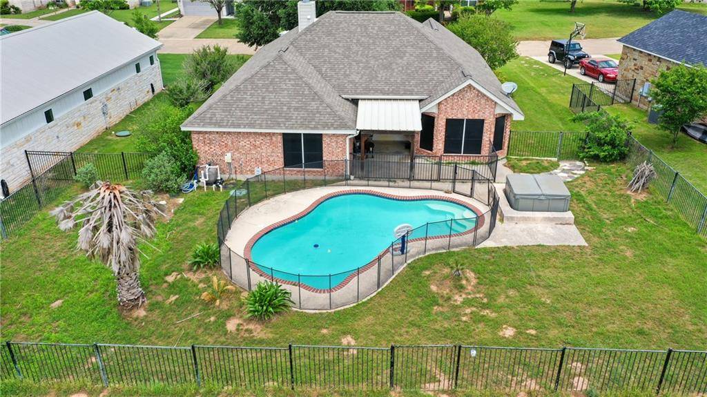 107 Fairway CT, Bastrop, TX 78602