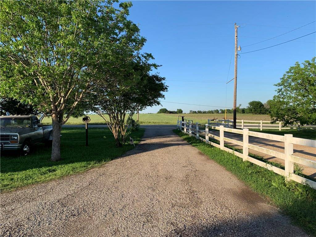 8989 Fm 141, Dime Box, TX 77853