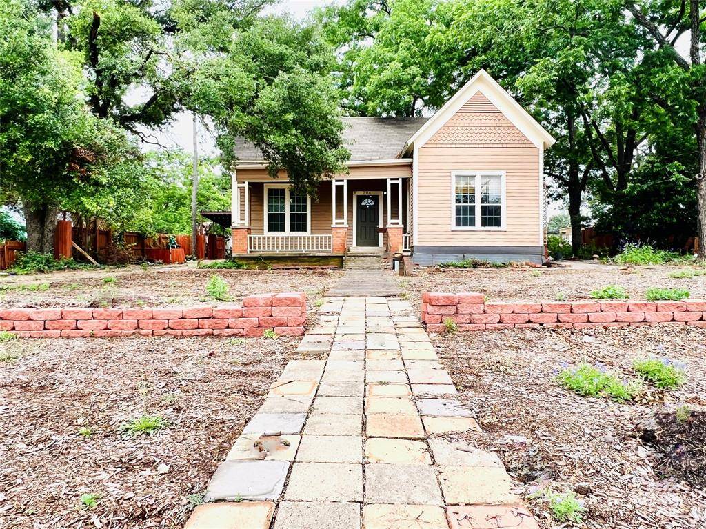 704 N Crockett Ave, Cameron, TX 76520