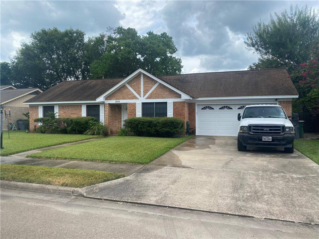 1506 Plantation RD, Victoria, TX 77904