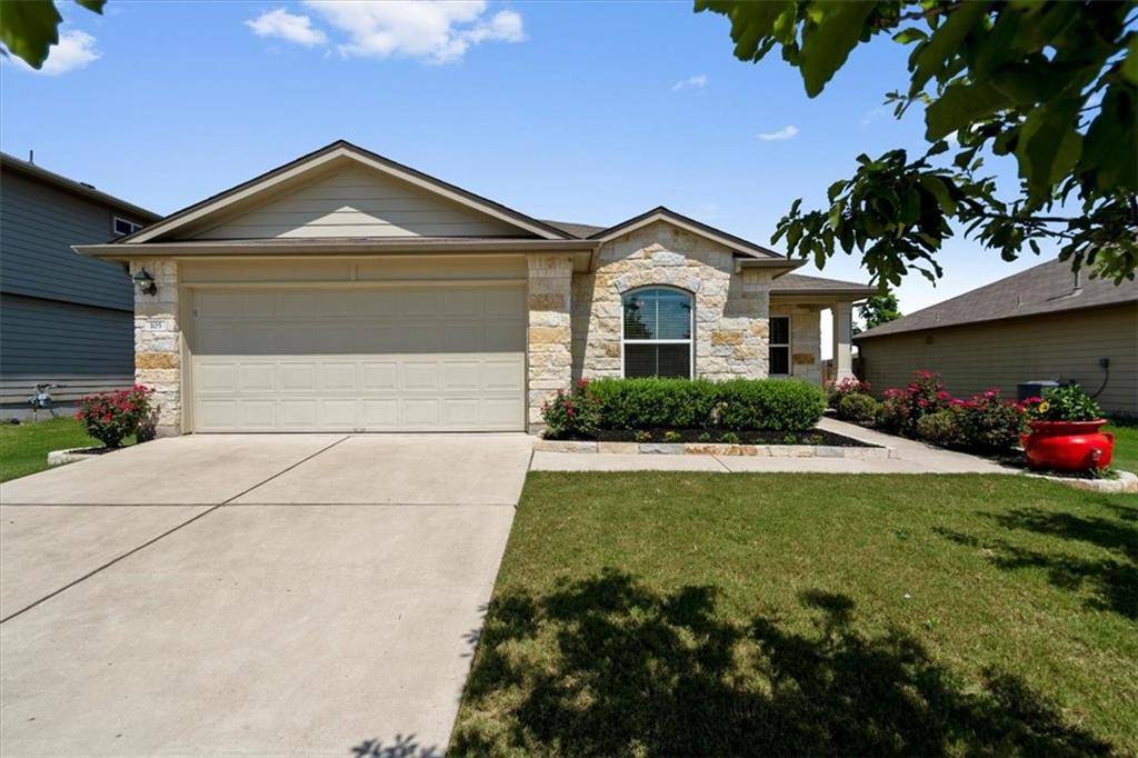 105 Hawkins CT, Hutto, TX 78634