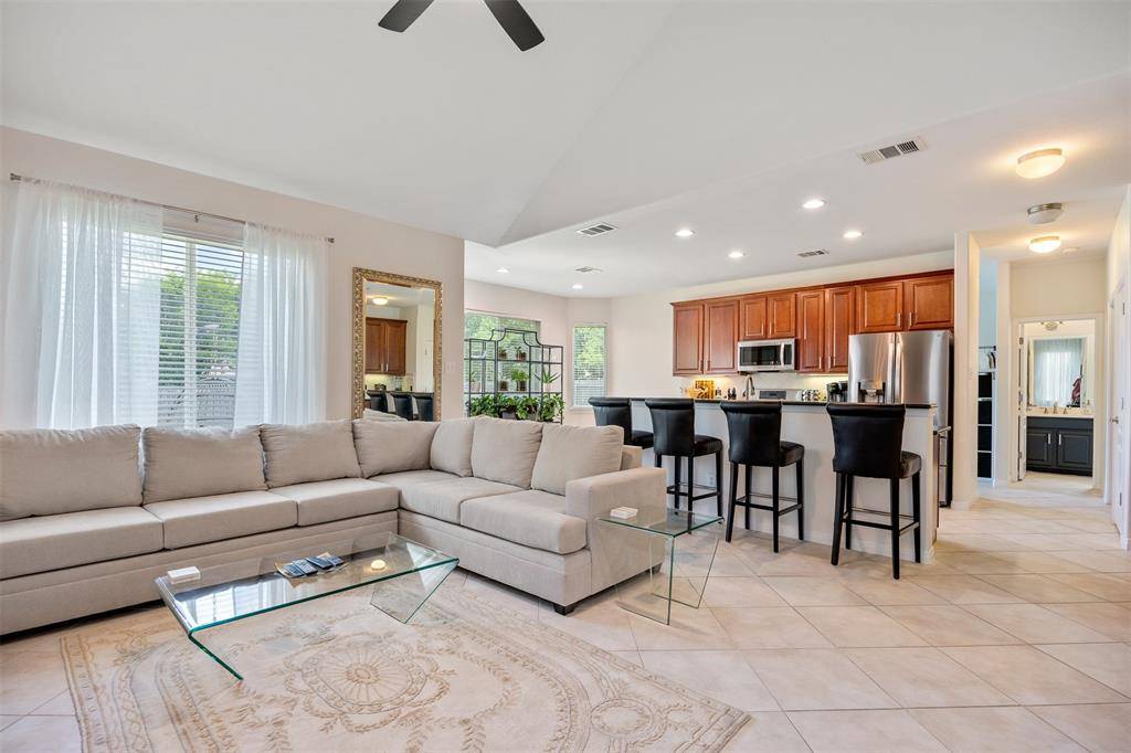 1121 Twin Estates DR, Kyle, TX 78640