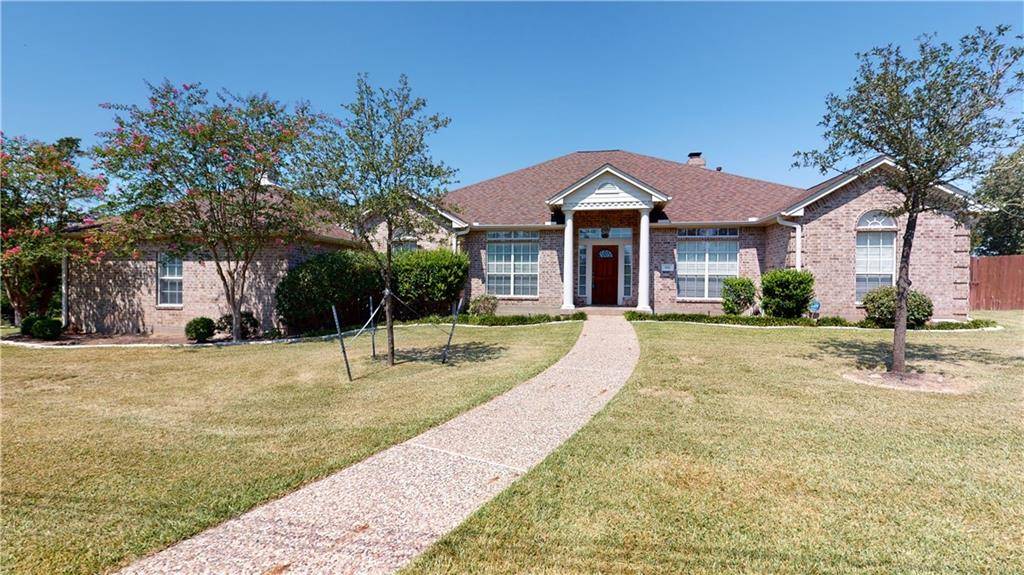991 Whispering Oaks DR, Giddings, TX 78942