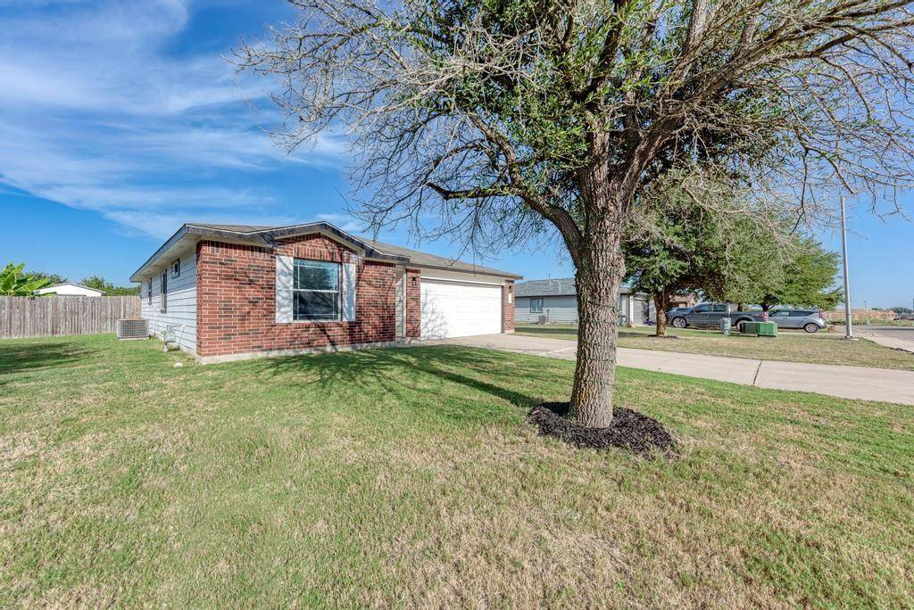 273 Town Lake BND, Kyle, TX 78640