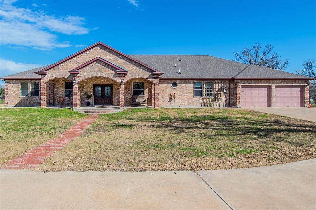 1102 Private Road 2332, Giddings, TX 78942