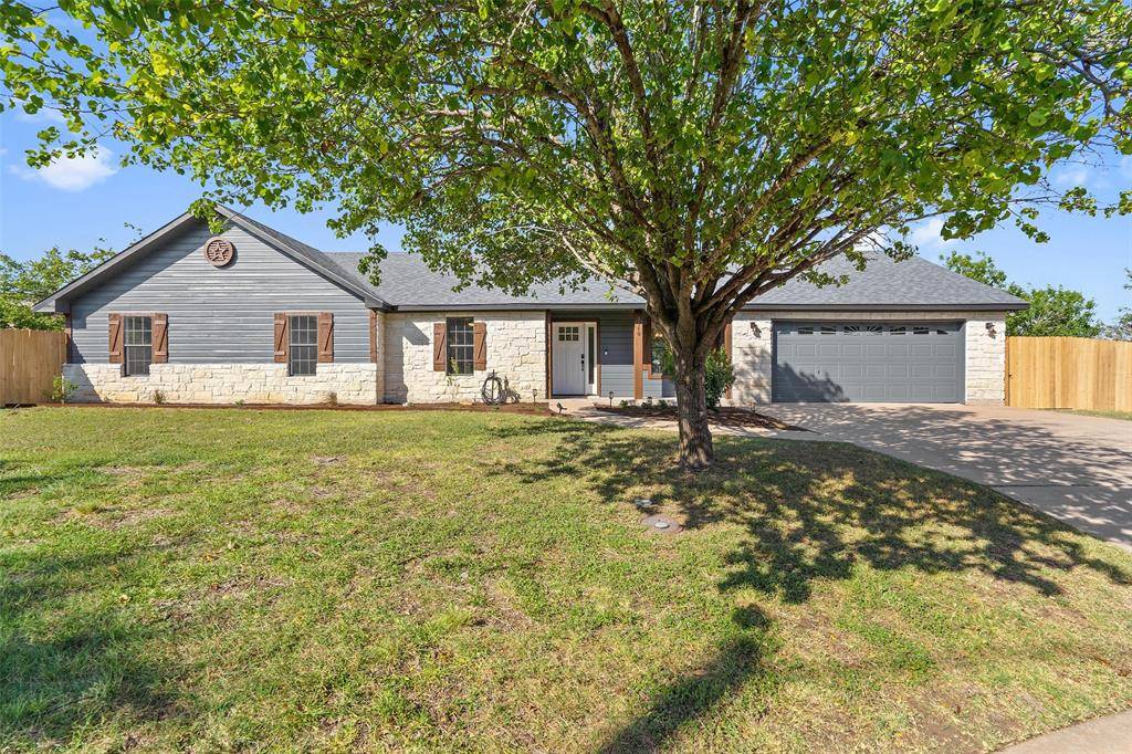 2310 Cherrywood DR, Taylor, TX 76574