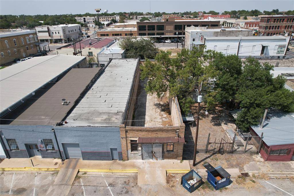110 1st ST, Taylor, TX 76574