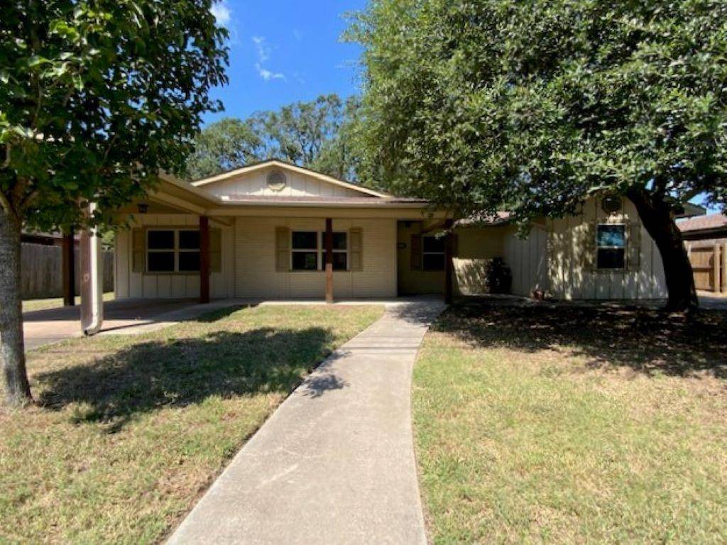 1063 N Williamson ST, Giddings, TX 78942