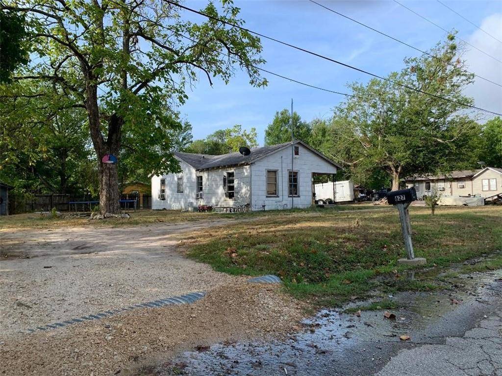 627 White Ave, Rockdale, TX 76567