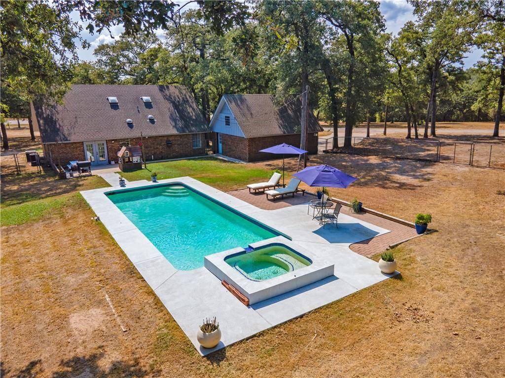 1010 Harry ST, Lexington, TX 78947