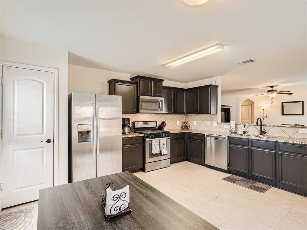 1367 Treeta TRL, Kyle, TX 78640