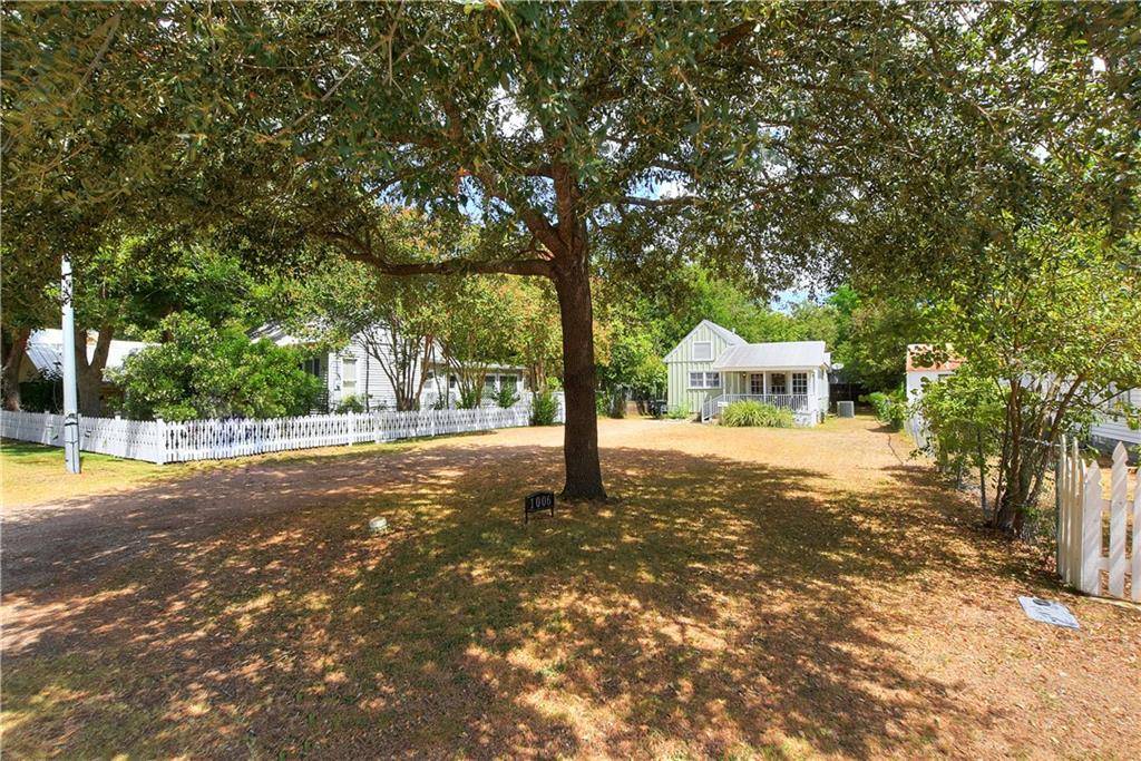 1006 Walnut ST, Bastrop, TX 78602