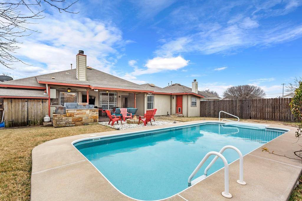 210 Warner BND, Hutto, TX 78634