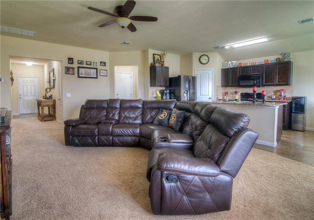 232 Camellia DR, Hutto, TX 78634