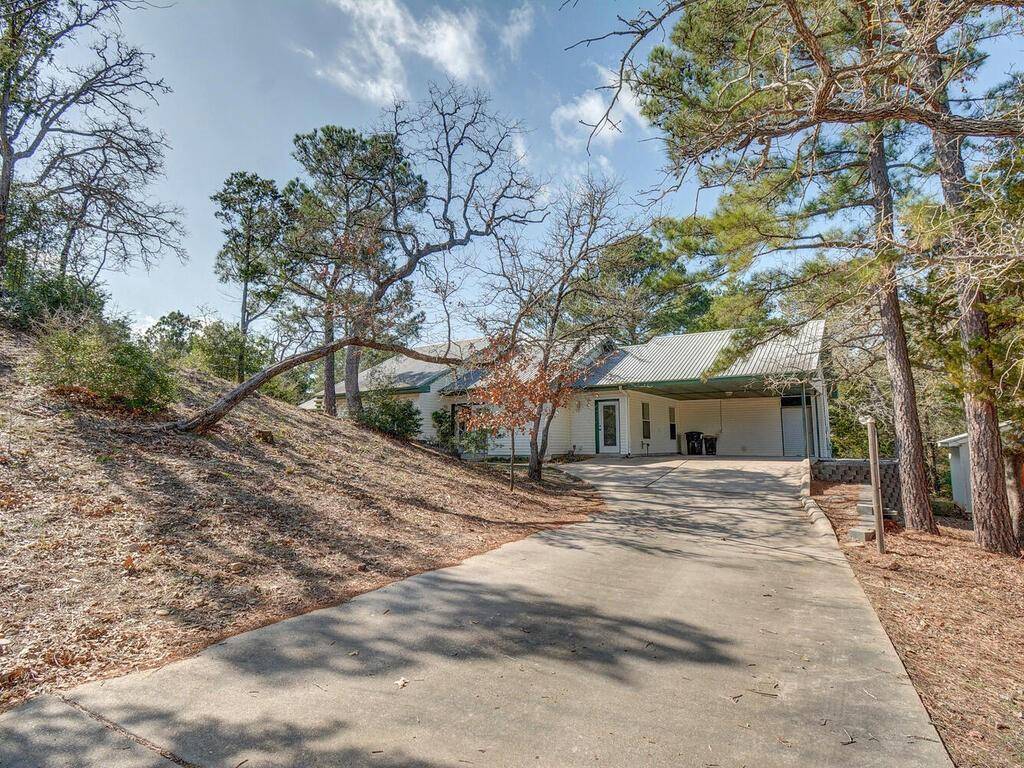 114 S Kanaio DR, Bastrop, TX 78602