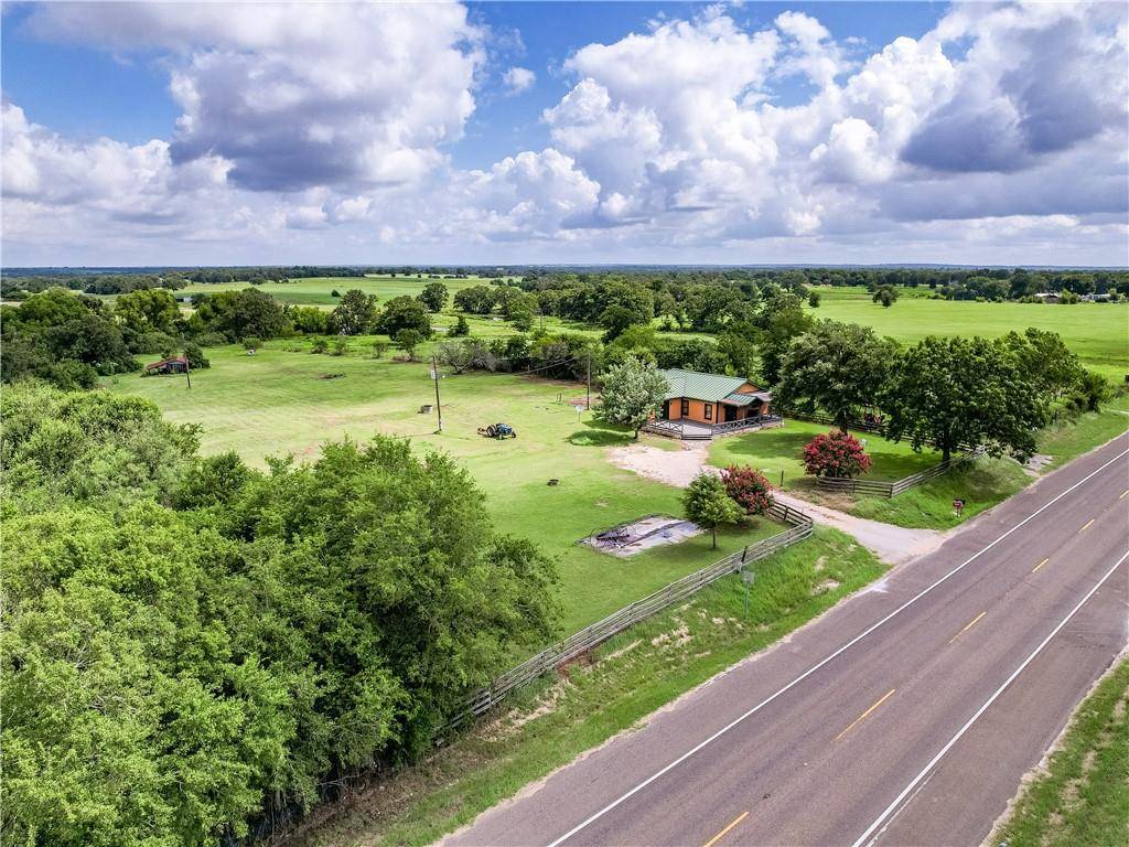 4438 W FM 696, Lexington, TX 78947