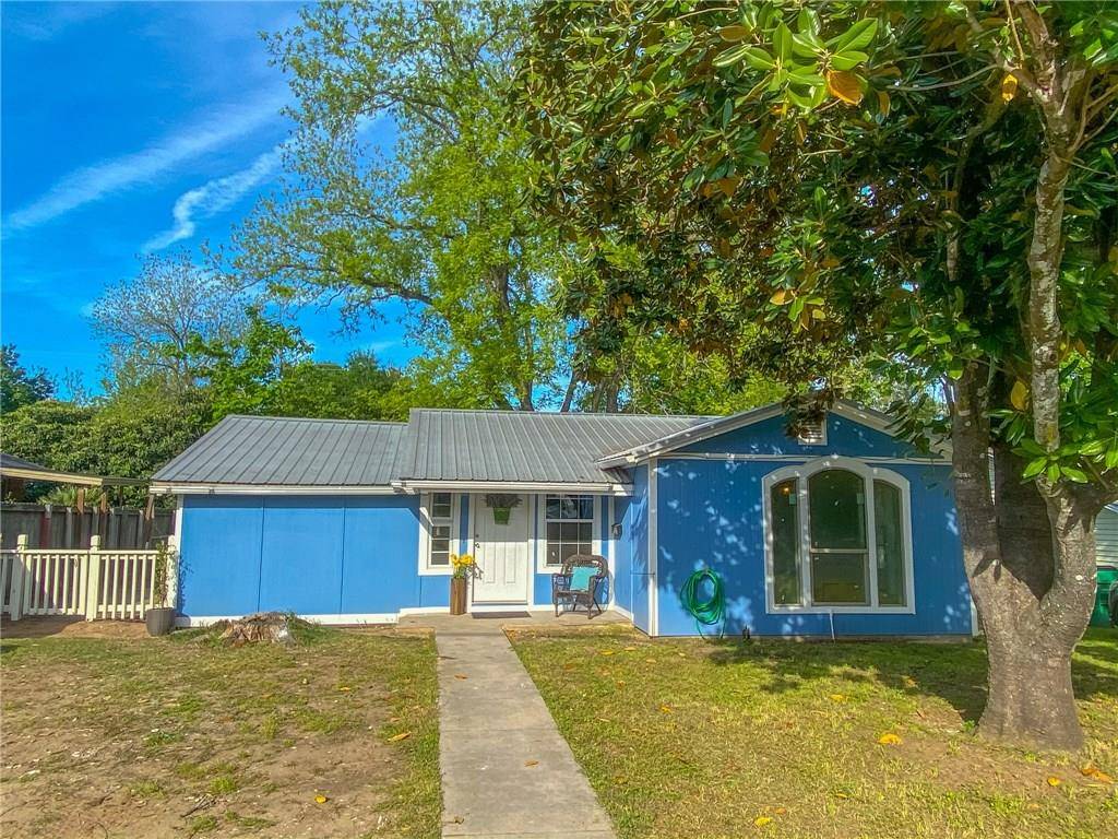 542 College ST, Rockdale, TX 76567